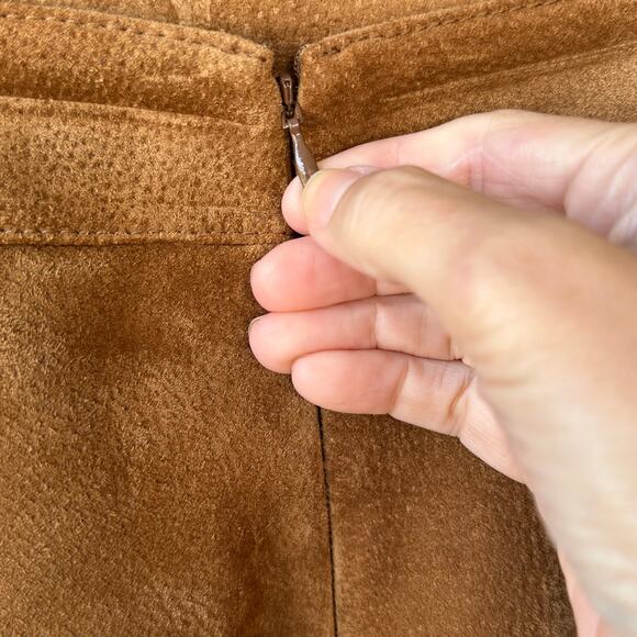 Gianni Bini 100% Suede Mini Skirt L Faux Button Front Boho Fall Western Coastal - Picture 5 of 8